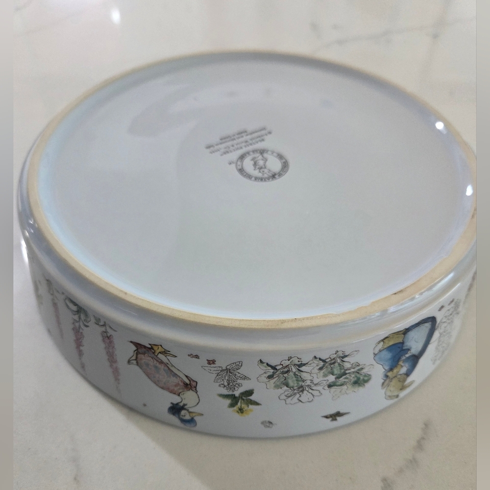 Peter Rabbit Spring Garden Round Casserole Dish - Picture 7 of 13